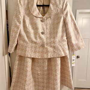 Albert Nipon Champagne Blazer and Skirt Set 14